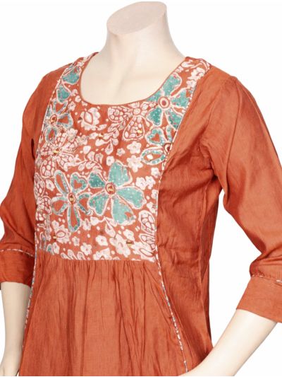 Graceful Muse Readymade Embroidered Salwar Kameez