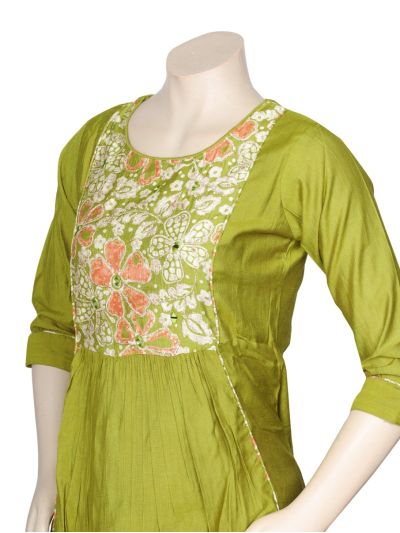 Graceful Muse Readymade Embroidered Salwar Kameez