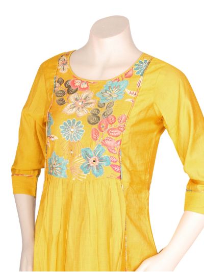 Graceful Muse Readymade Embroidered Salwar Kameez