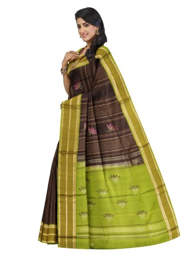 Kanmanie Soft Silk Striped Lotus Butta with 6 Inch Traditional Border Saree