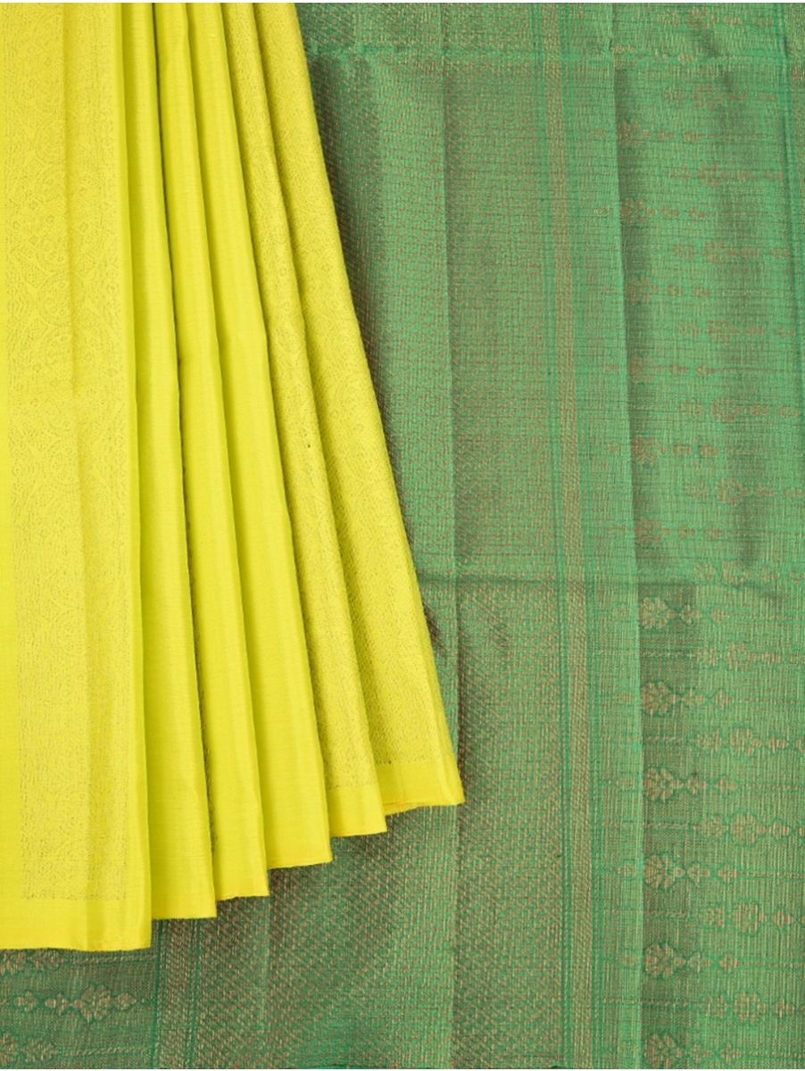 Gracecharm Elegant Pure Soft Silk Traditional Striped Design with Borderless Saree
